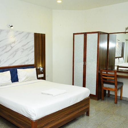 Sri Sai Residency Hotel Tumkur Buitenkant foto