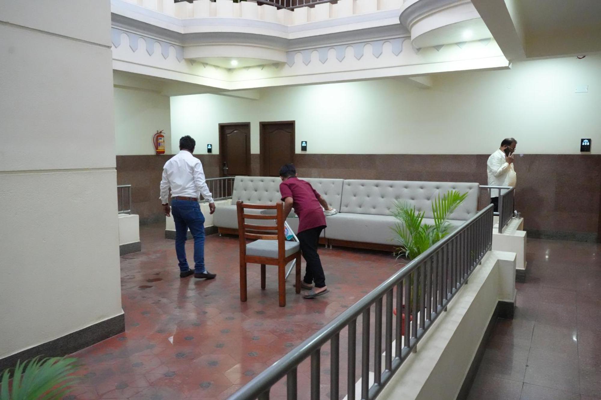 Sri Sai Residency Hotel Tumkur Buitenkant foto